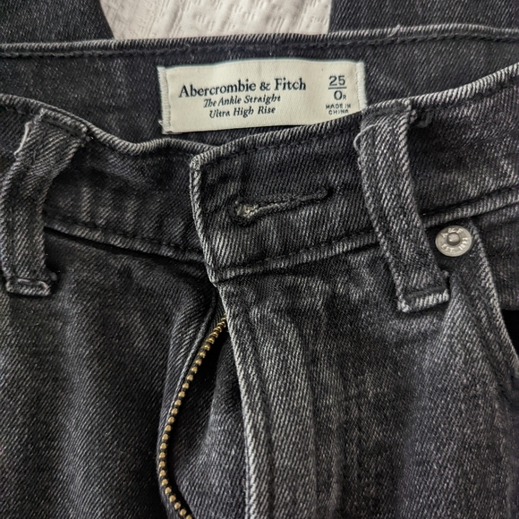 Abercrombie and Fitch Ultra High Rise Ankle Straight Jeans - Picture 3 of 4